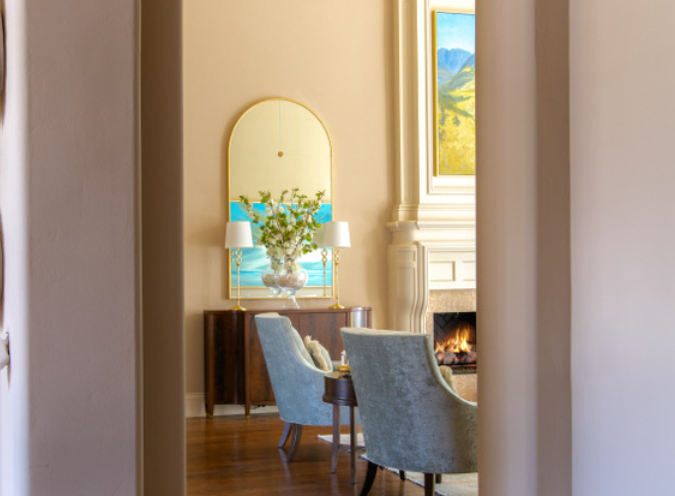 How Do Interior Designers Create a Perfect Balance Between Aesthetics and Functionality?